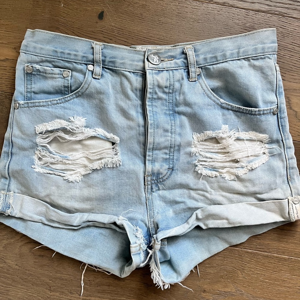 One teaspoon outlaws denim shorts. Size 25